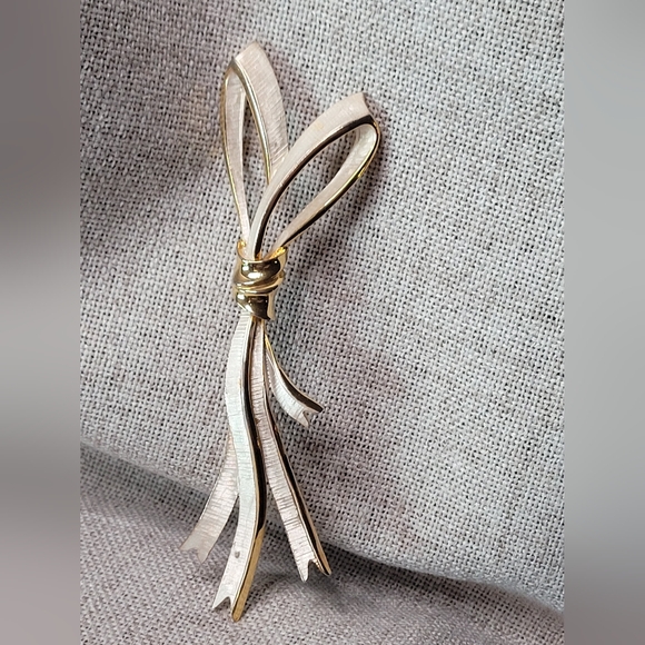 Vintage Bow Brooch - Picture 8 of 8